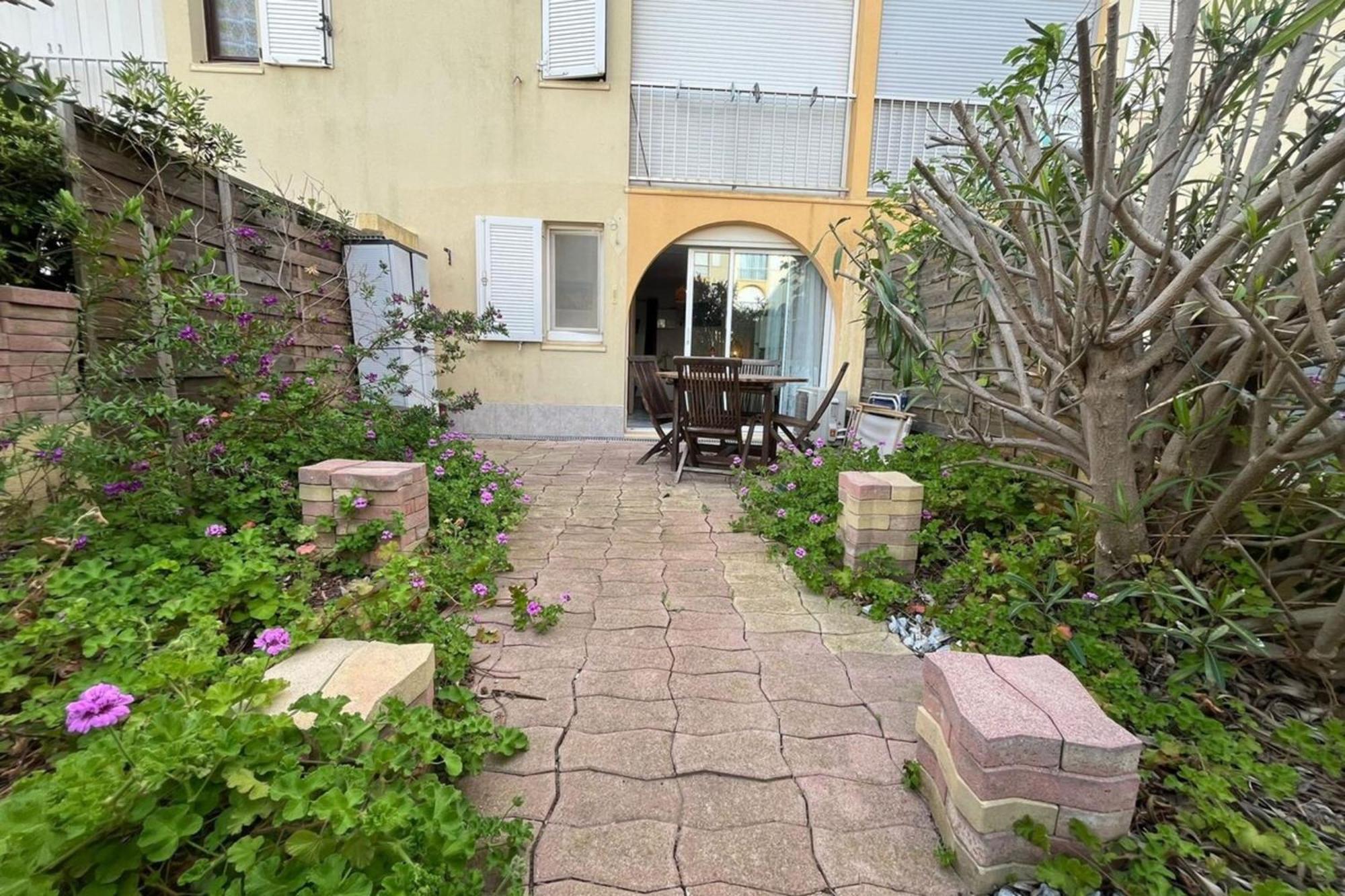 Jardin Piscine Proche De La Apartment Narbonne